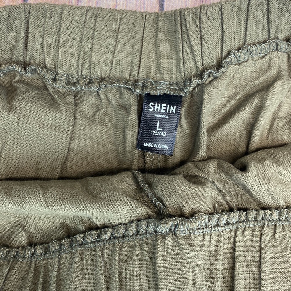 SHEIN Two-piece outfit: 1 pair of shorts and 1 crop top - Picture 3 of 13